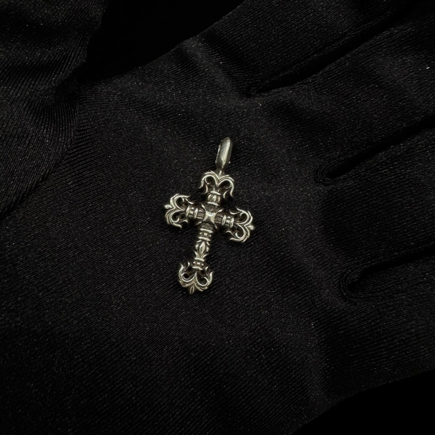 Chrome Hearts Tiny Filigree Pendant 火焰十字吊墜