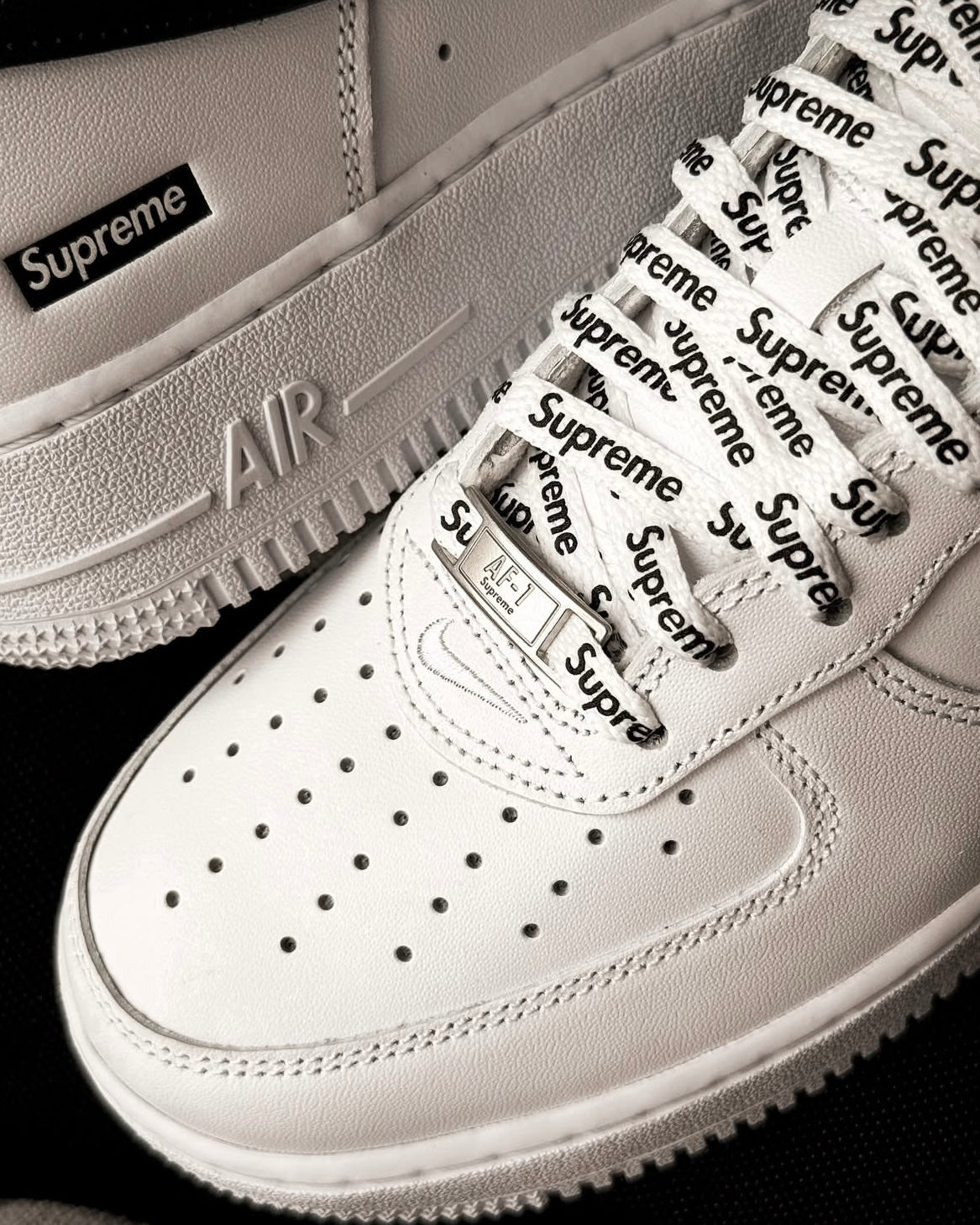 Supreme 25FW Nike Air Force 1 Low 球鞋