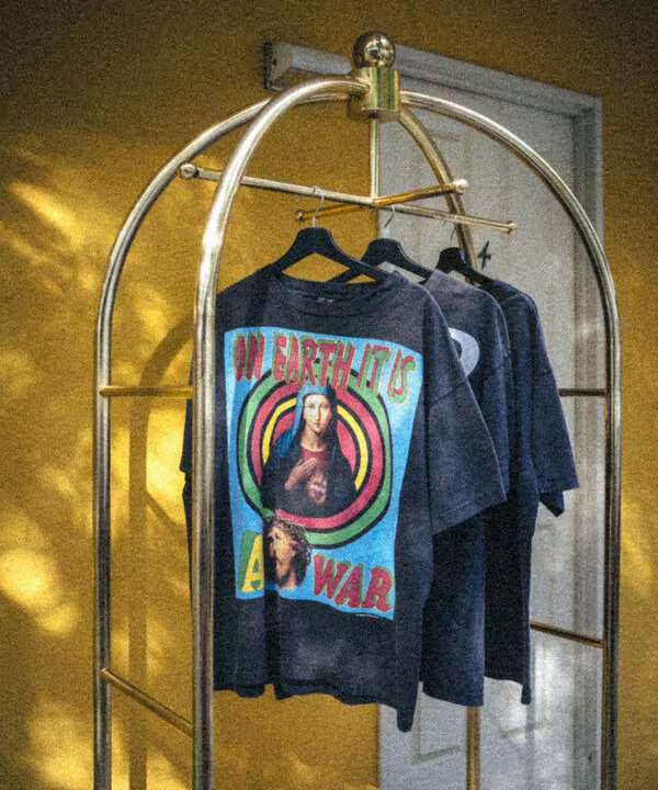 Saint Mxxxxxx On Earth Tee 水洗 刷舊 短T