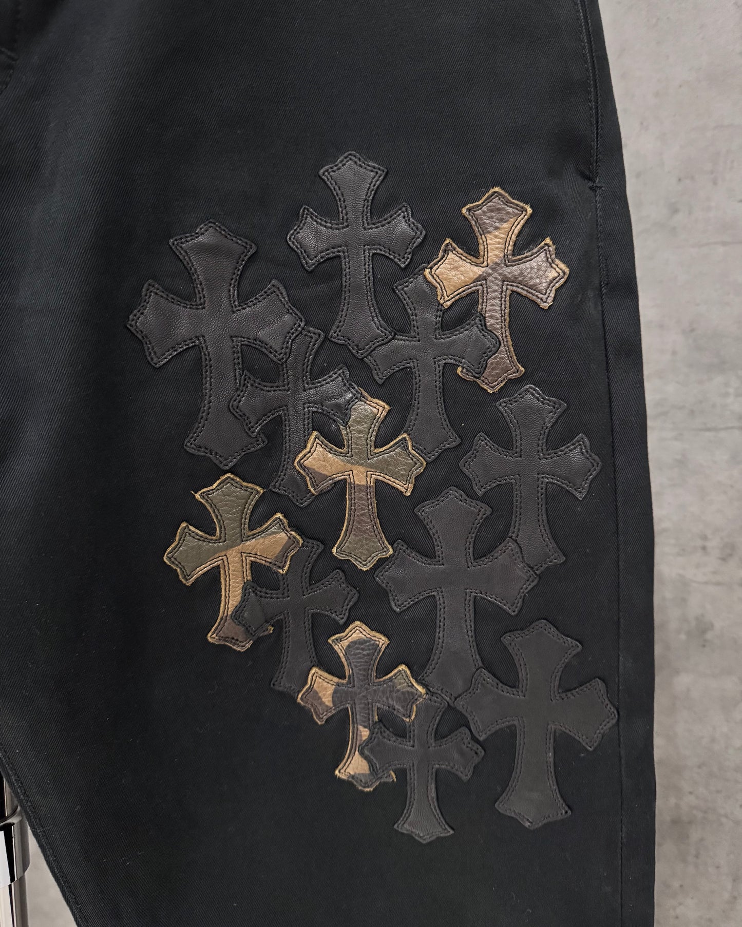 Chrome Hearts Flood Camo & Black Cross Patch Chino Pants 工作褲