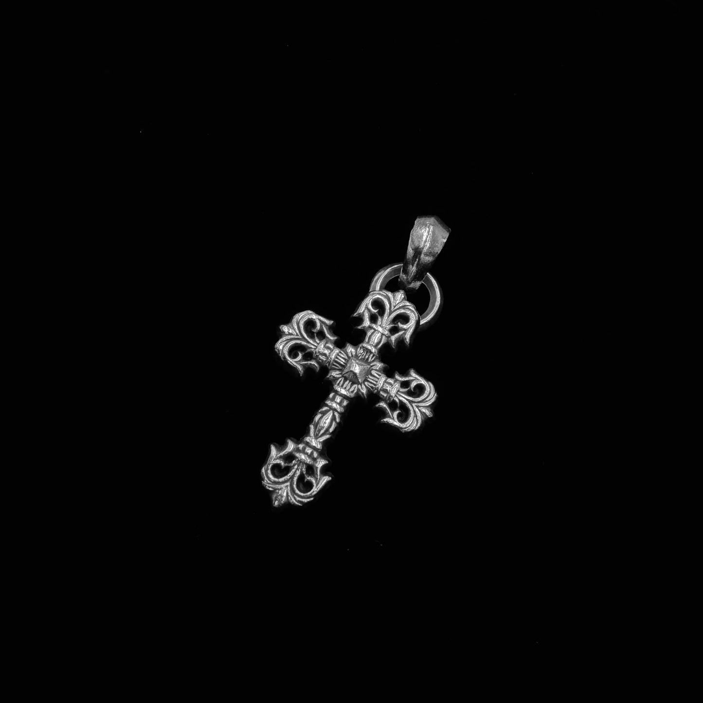 Chrome Hearts Filigree With Bale Pendant 中號火焰十字吊墜