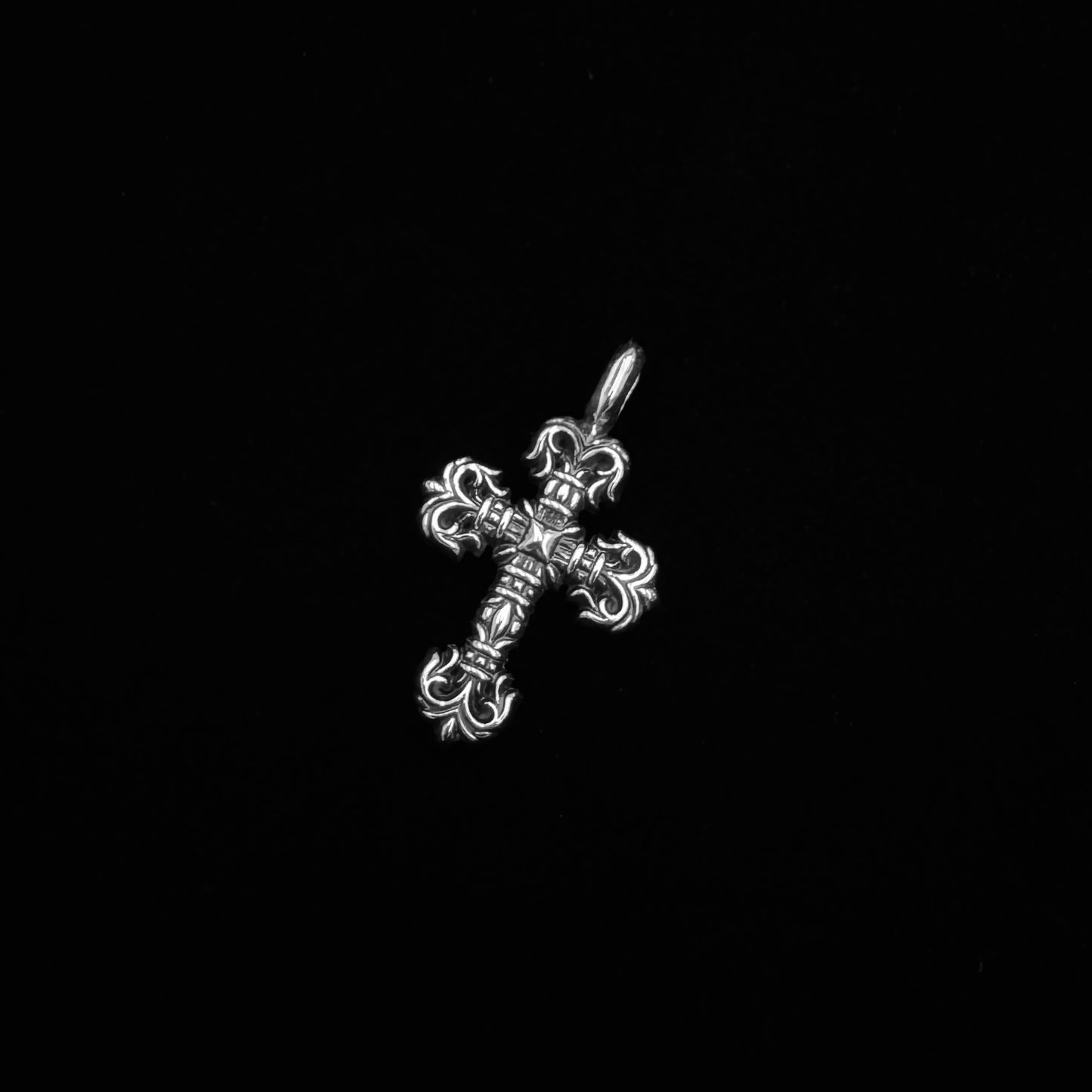 Chrome Hearts Tiny Filigree Pendant 火焰十字吊墜