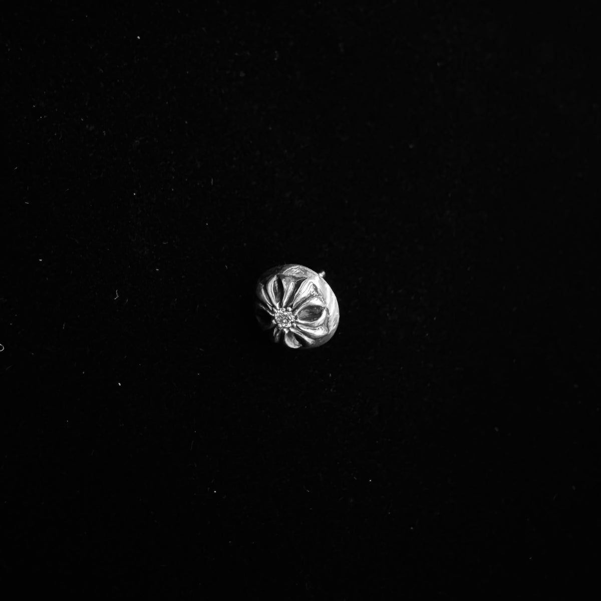 Chrome Hearts Stud Cross Ball With Diamonds 耳環