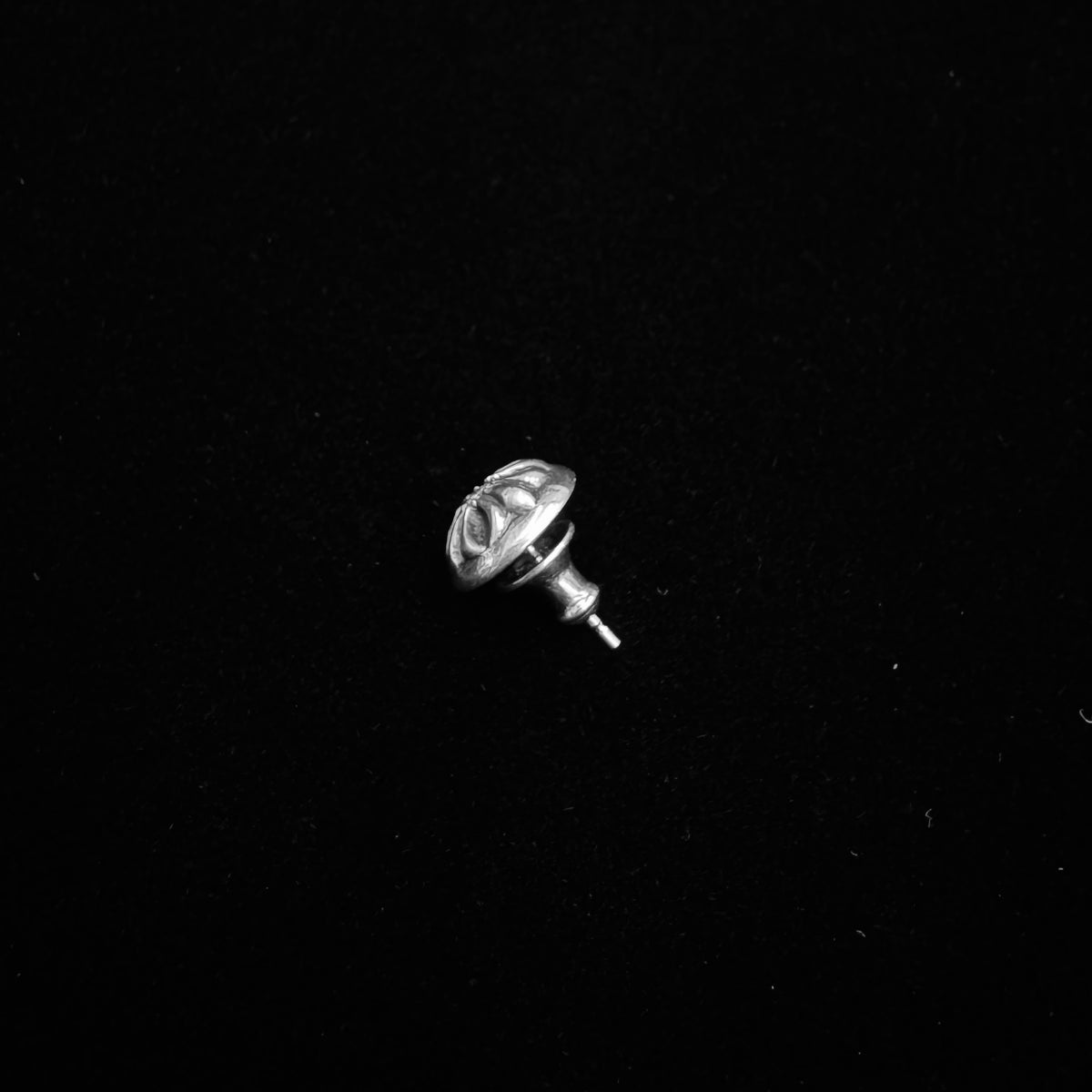 Chrome Hearts Stud Cross Ball With Diamonds 耳環